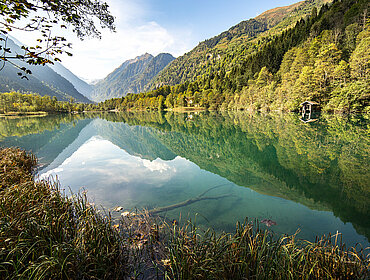 Klammsee nach Sonnenaufgang, Kaprun Österreich
