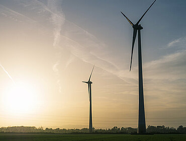 Windräder bei Sonnenuntergang