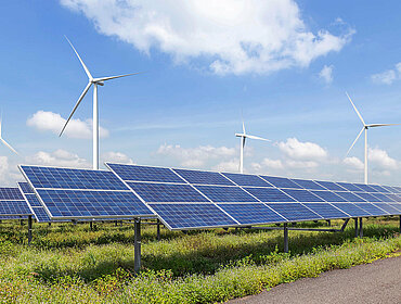 Windräder und PV-Anlage