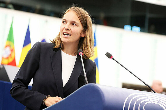 Anna Stürgkh, EU-Abgeordnete und  Energieexpertin. Plenarsitzung des Europäischen Parlaments – Erklärung der Kommission – Lage der Energieunion.