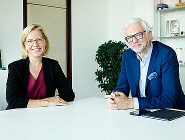 Energie- und Klimaschutzministerin Leonore Gewessler und Michael Strugl, Präsident von Oesterreichs Energie