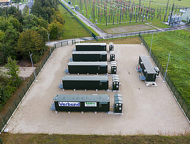 Wallsee Mitterkirchen: Großbatterie zur Regelung von Strom aus Wind und Sonne.