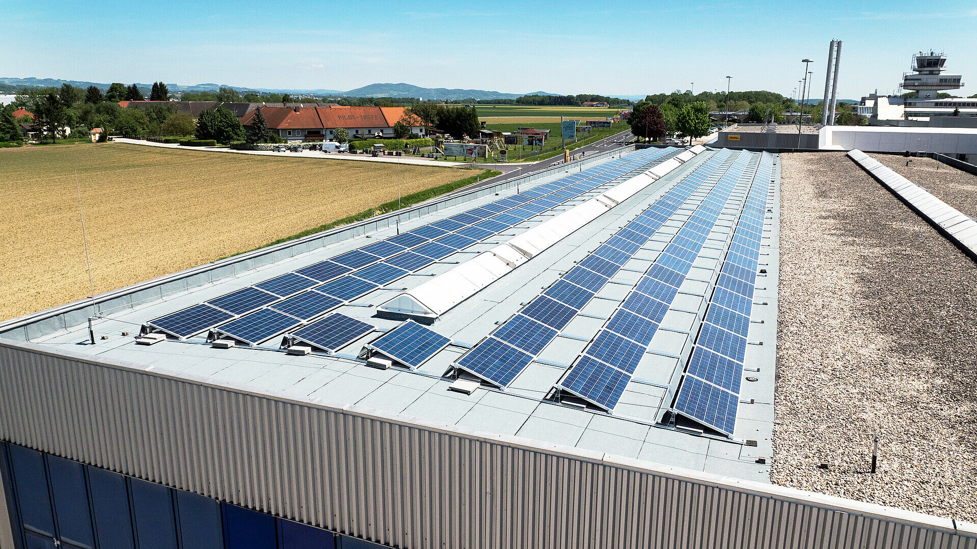 AIR-Cam Linz AG PV-Anlage am Dach eines Unternehmens