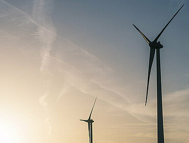Windräder bei Sonnenuntergang