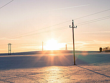 Strommast Winterlandschaft Österreich