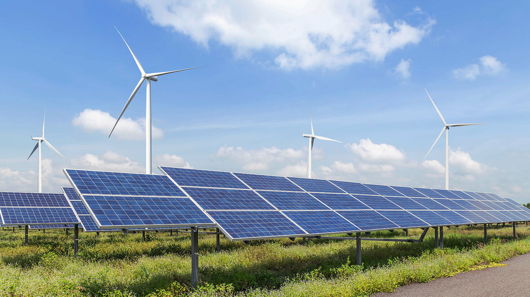 solar cells or solar panels or photovoltaic cells with wind turb Windräder und PV-Anlage