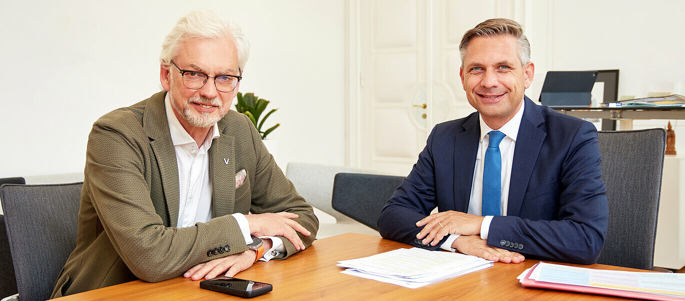 Michael Strugl, Präsident von Oesterreichs Energie und Wolfgang Hattmannsdorfer, Bundesminister für Wirtschaft, Energie und Tourismus