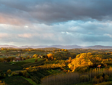 Malerische Landschaft bei Sonnenuntergang in Österreich